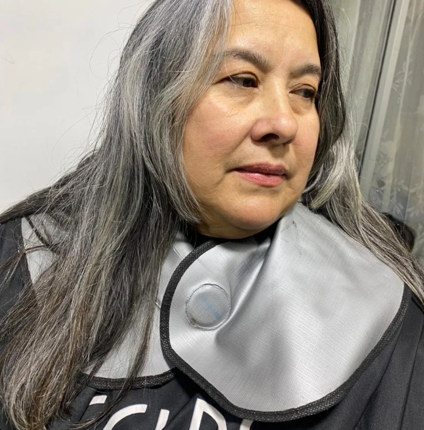 Antes del corte: cabello largo de la clienta