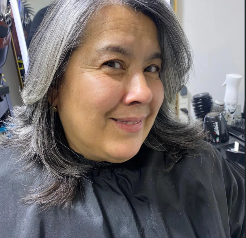 Después del corte: cabello con capas y movimiento